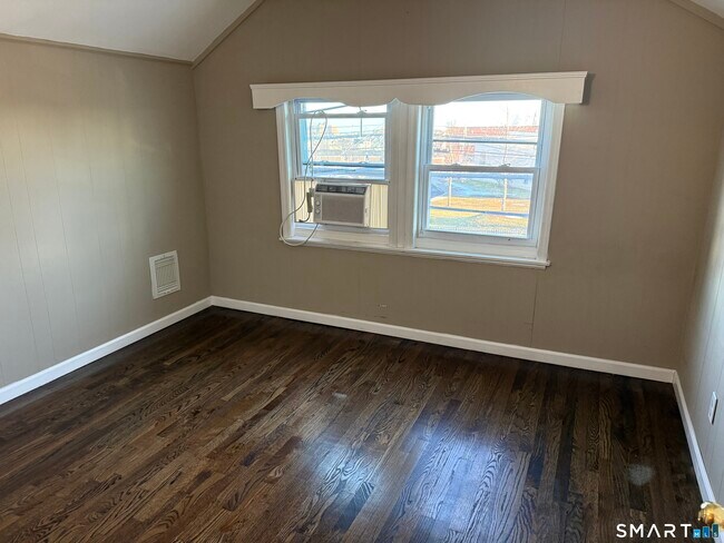 Building Photo - 1566 North Ave