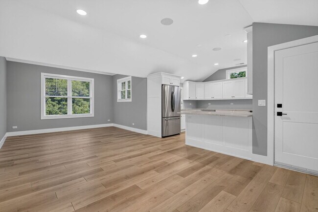 Building Photo - 240 S Brainard Ave