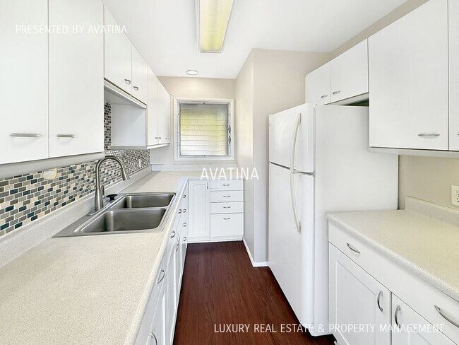 Building Photo - 1266 Manulani St