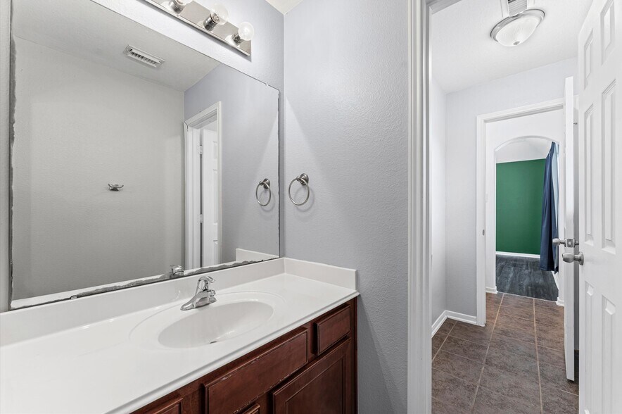 Building Photo - 13402 Great Creek Dr