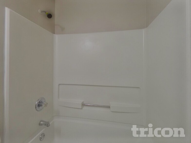 Building Photo - 845 Overlook Trail