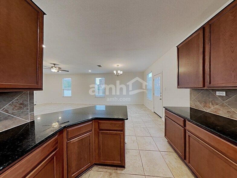 Building Photo - 135 Bass Ln
