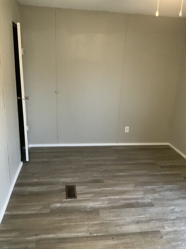 Building Photo - 253 Pebble Rock Cir