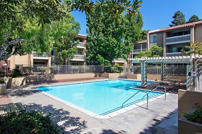 Building Photo - Beautiful North Pacific Beach 2BD/2BA cond...