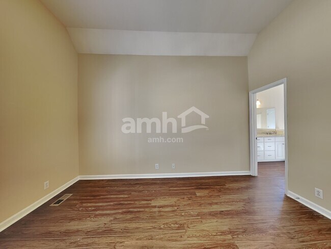 Building Photo - 4002 Greentree Ct