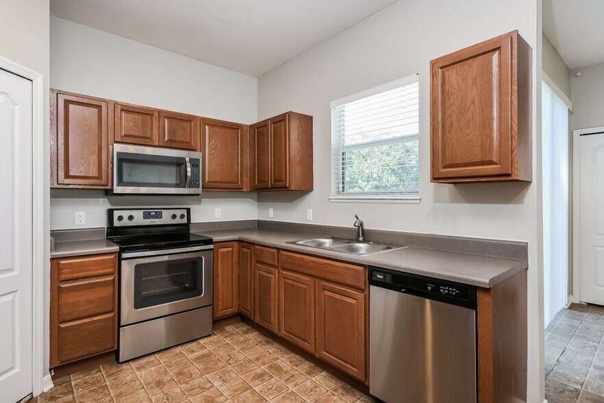 Building Photo - 3766 Fieldstone Cir