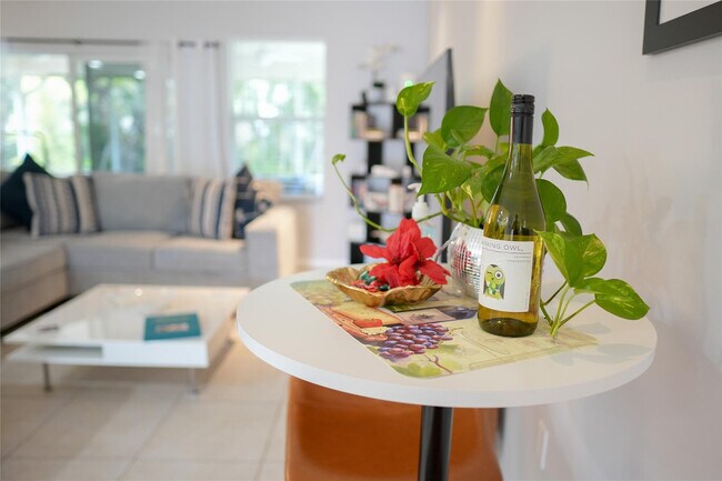 Building Photo - 821 SW 13th Ct