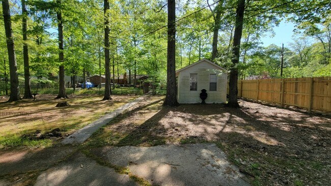 Building Photo - 1218 Byron Ave SW