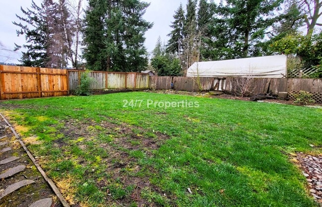 Building Photo - Inviting 3 BD | 2 BA Home with Big Backyard in West Linn