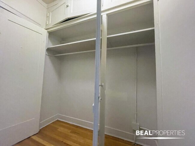 Building Photo - 1 bedroom in EVANSTON IL 60202