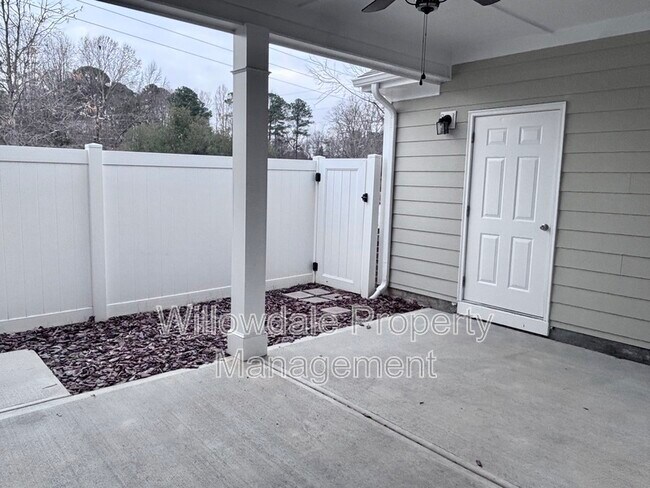 Building Photo - 136 Spring Pine Ln