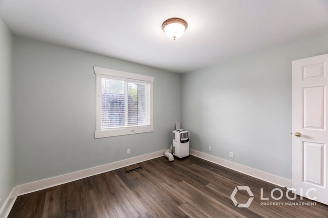 Building Photo - 240 E 400 N