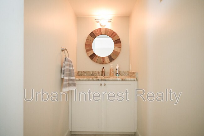 Building Photo - 63 Palm St