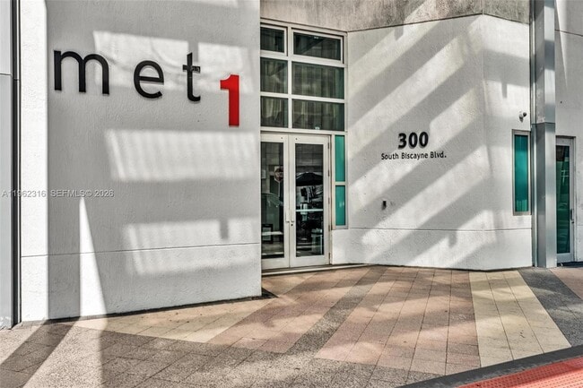 Building Photo - 300 S Biscayne Blvd