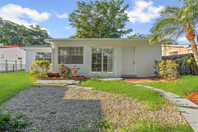 Building Photo - 6825 SW 12th St