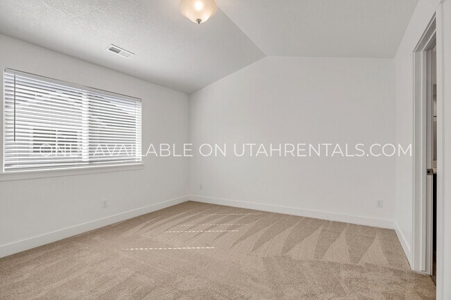 Building Photo - 297 W 490 N