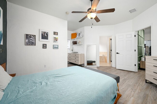 Building Photo - Optimal Location in Northwest Gainesville: South Point Neighborhood Living