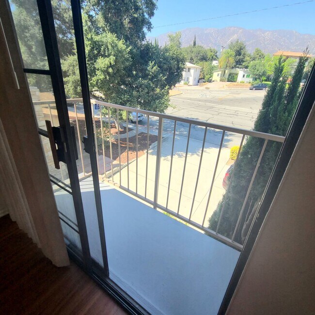 Building Photo - 3228 Honolulu Ave