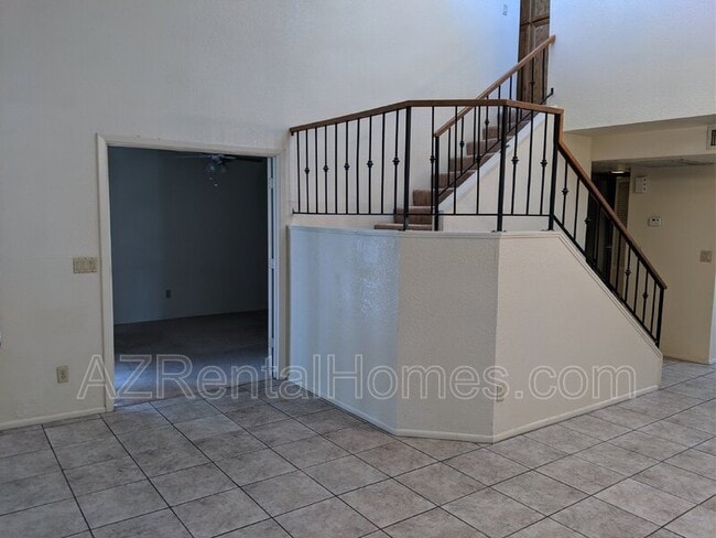 Building Photo - 609 E Mesquite Cir