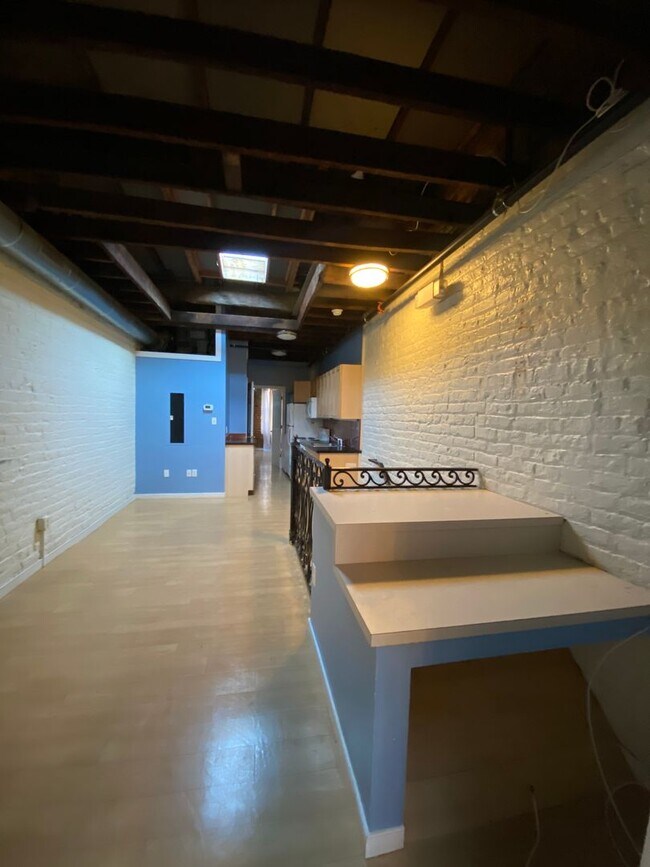 Building Photo - 17 1/2 N 17th