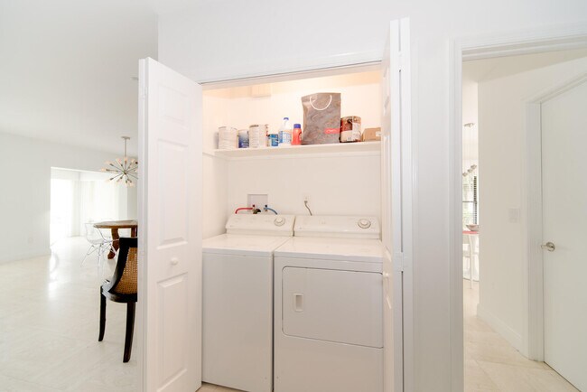 Building Photo - 11397 Pond View Dr