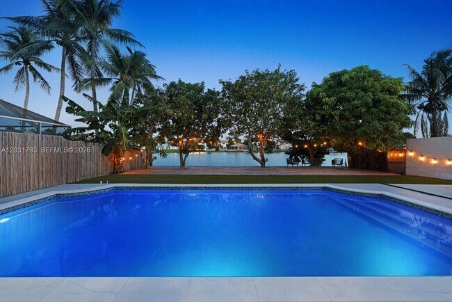 Building Photo - 9650 SW 9th Ct