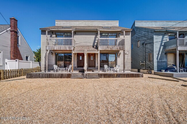 Building Photo - 21 Brown Ave