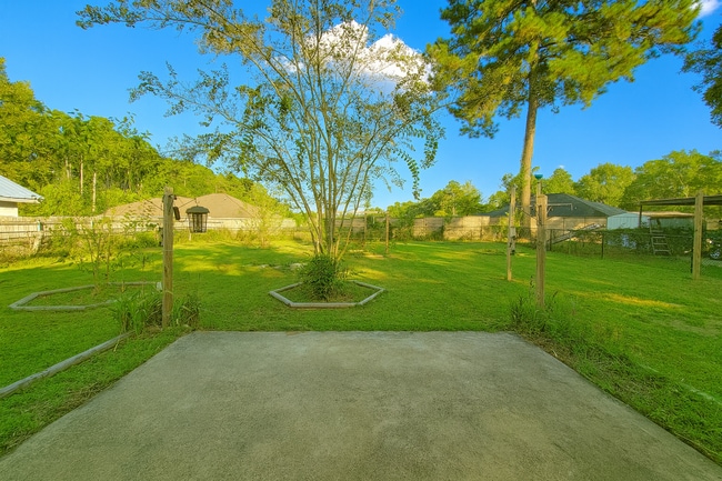 Building Photo - Must see 3 bedroom 2 bath!