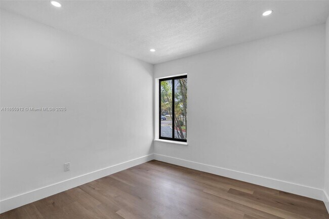 Building Photo - 3732 SW 16th St