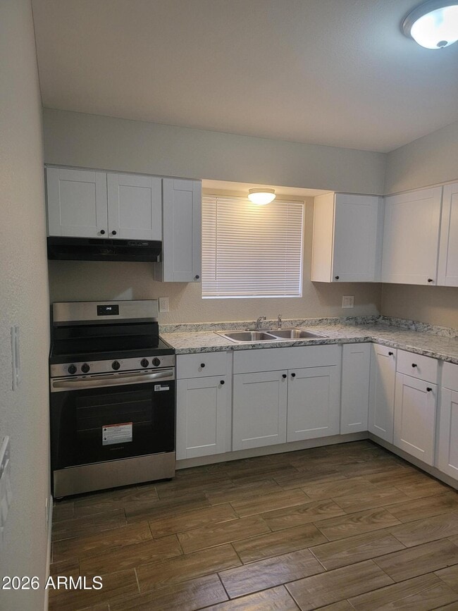 Building Photo - 204 N Standage