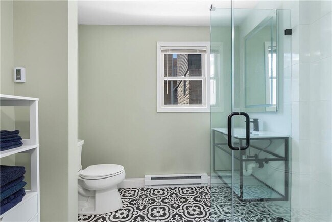 Building Photo - 492 Thames St