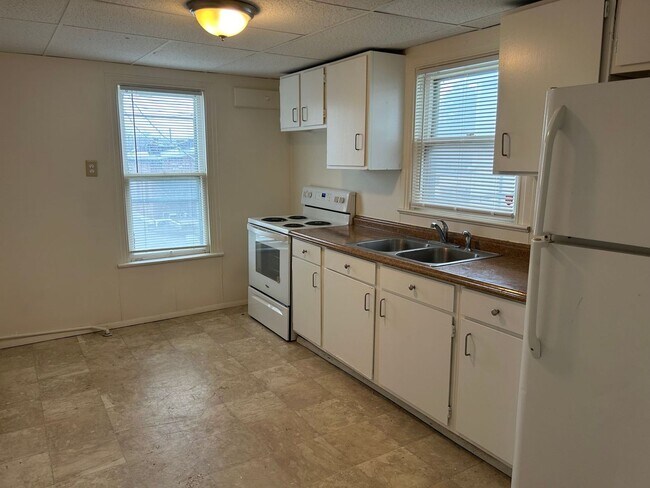 Building Photo - 118 S Main St