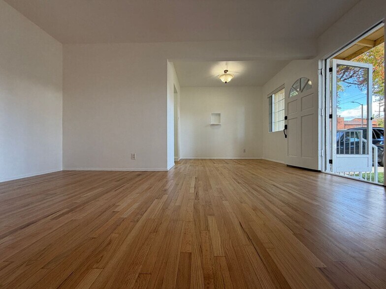 Building Photo - 2004 19th St