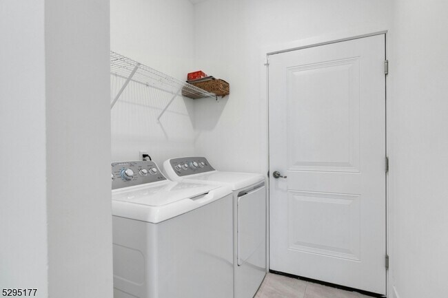 Building Photo - 19 Veterans Wy