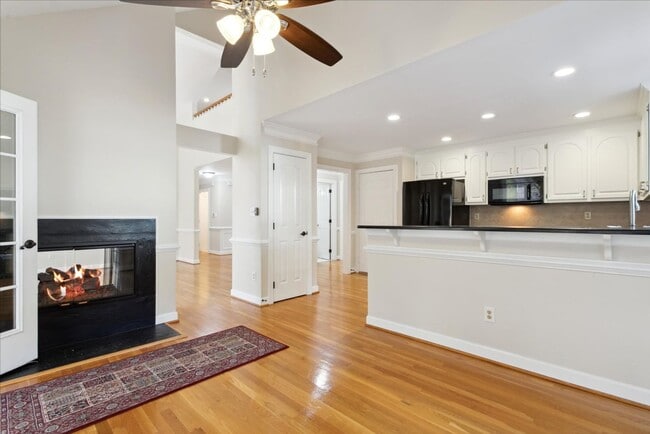 Building Photo - Kingsmill Gem