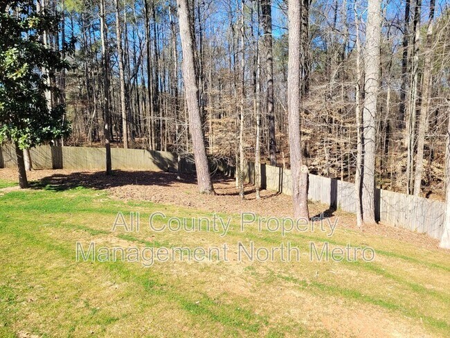 Building Photo - 180 Crestwood Ct