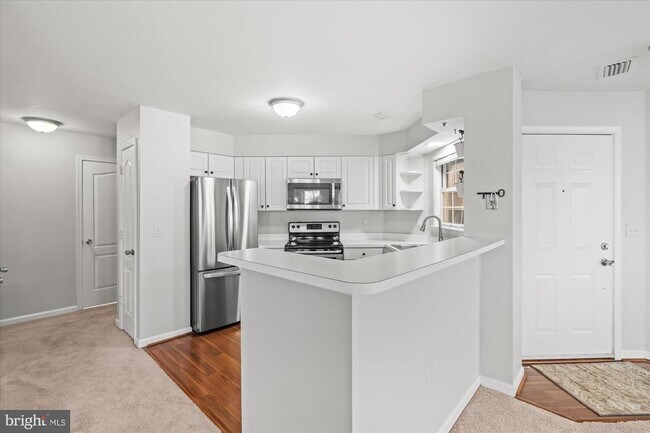 Building Photo - 5600 Willoughby Newton Dr