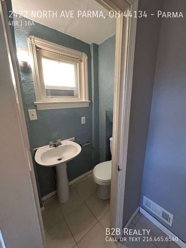 Building Photo - 2422 North Ave