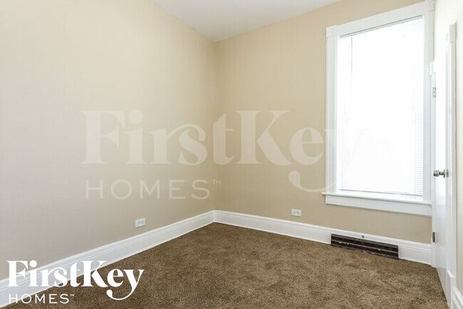 Building Photo - 542 Oak St