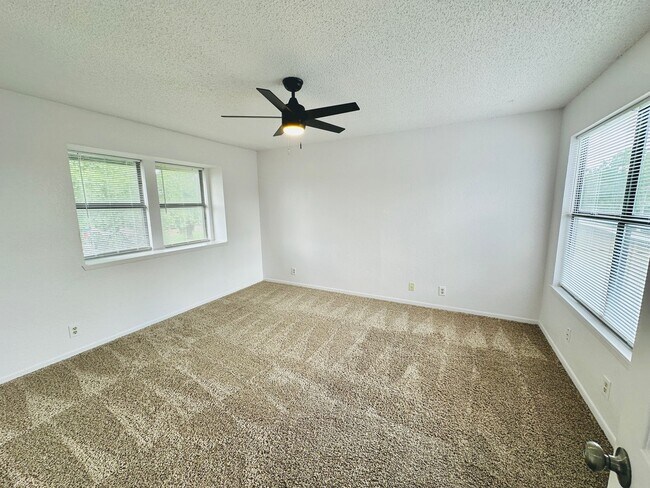Building Photo - 152 RIDGE
