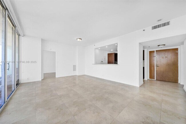 Building Photo - 7601 E Treasure Dr