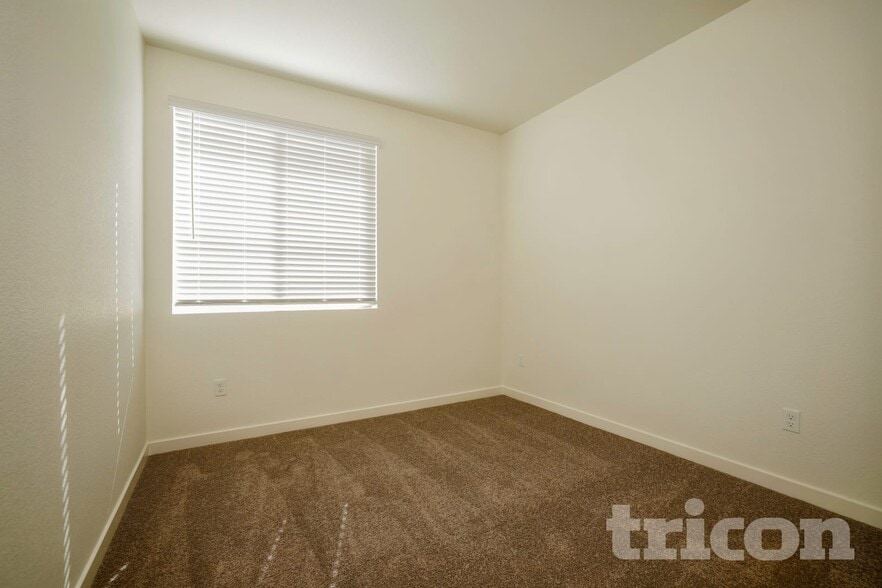 Building Photo - 713 Desert Sage Ct