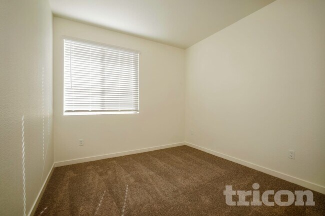 Building Photo - 2454 Snowbrush Ct