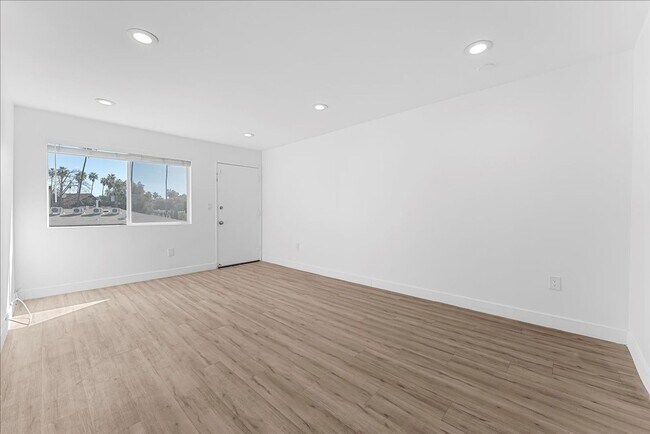 Building Photo - 376 N Ave 57