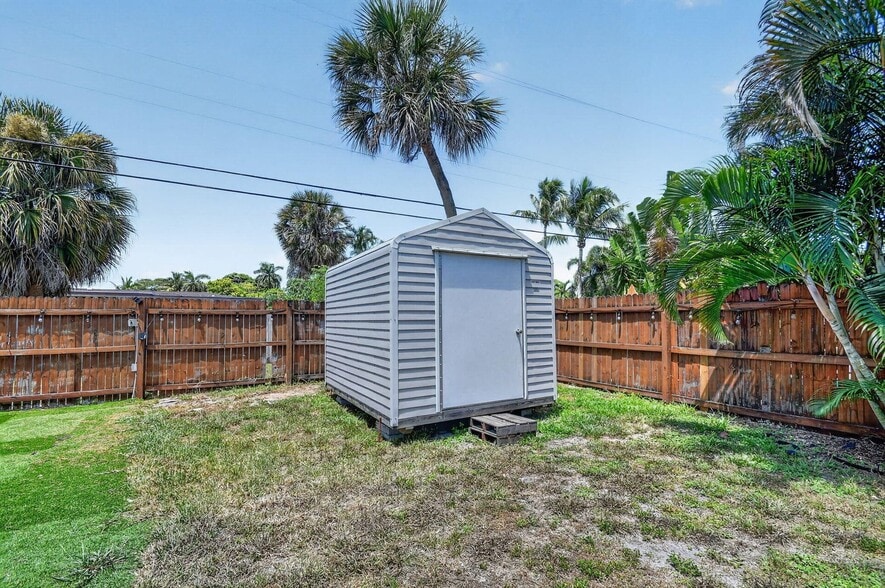 Building Photo - 907 Wright Dr