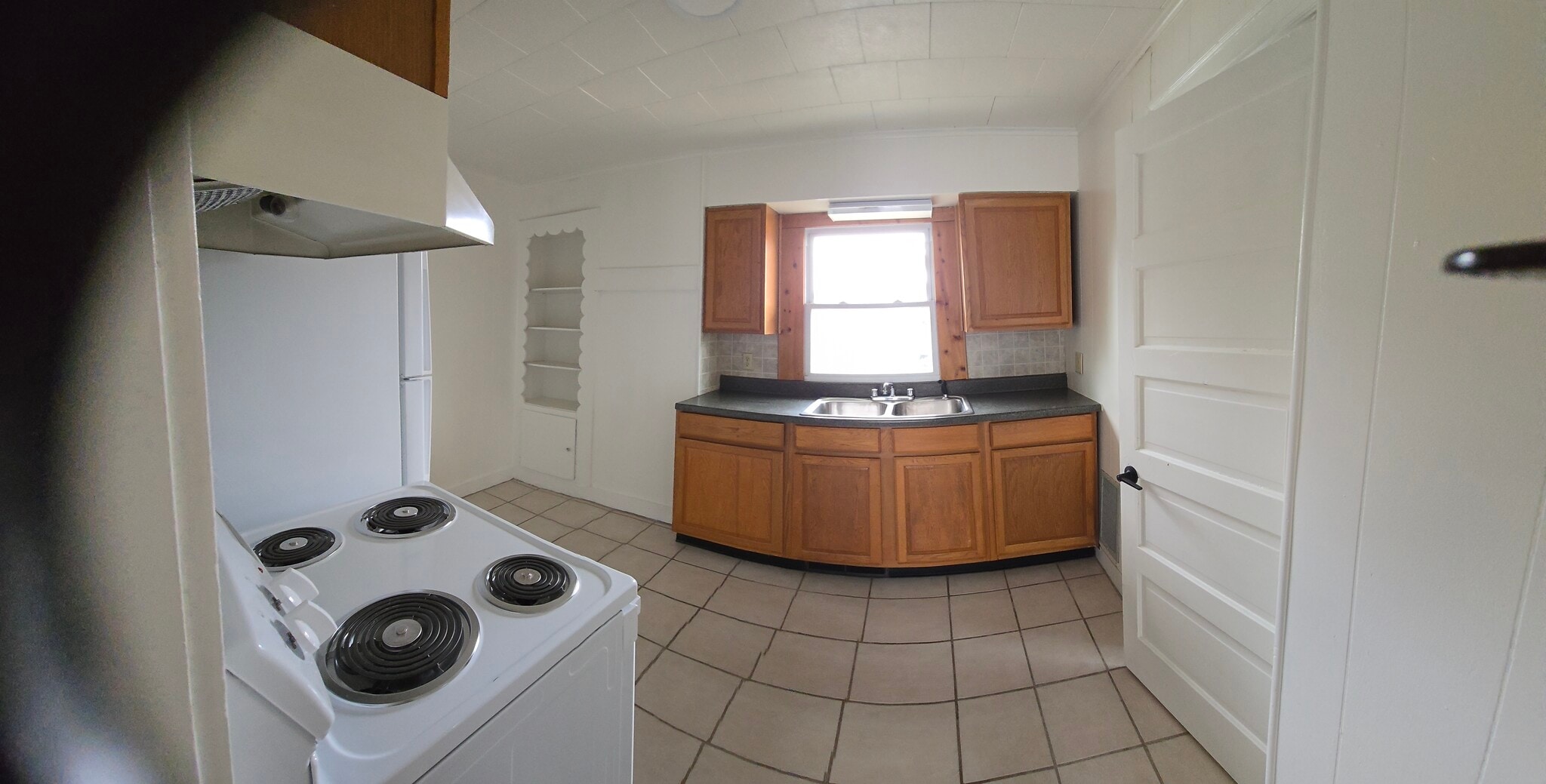 Building Photo - 129 E Main St