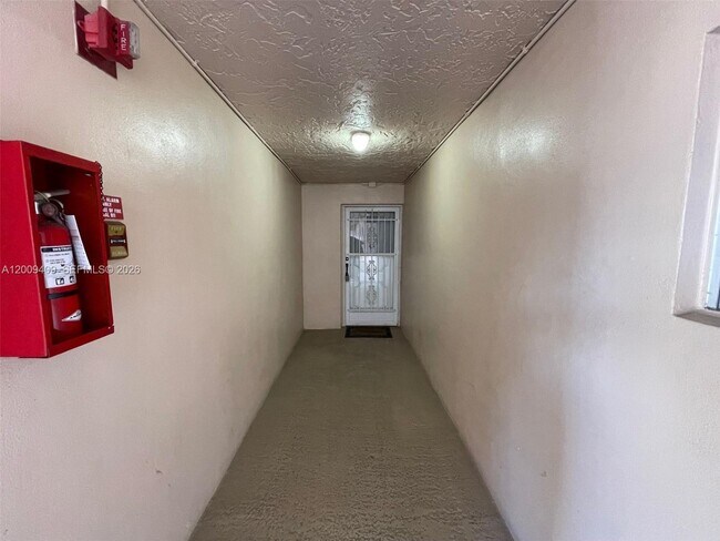 Building Photo - 9471 Evergreen Pl