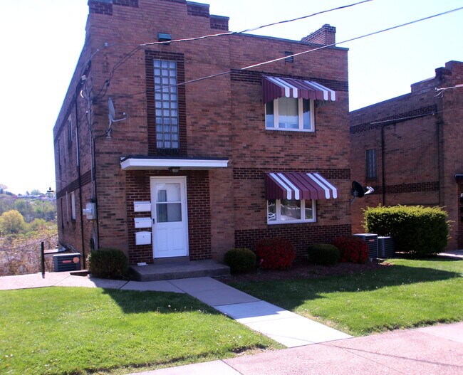 Primary Photo - 4513 Main St