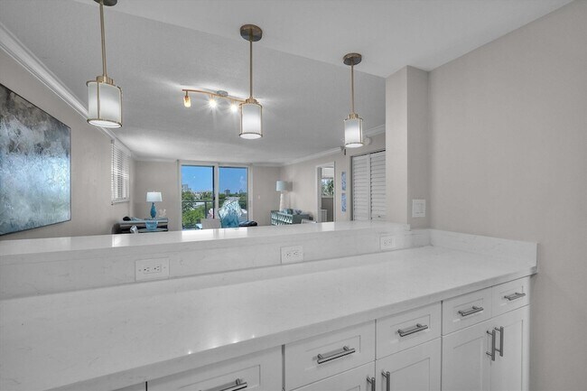 Building Photo - 601 N Ocean Blvd