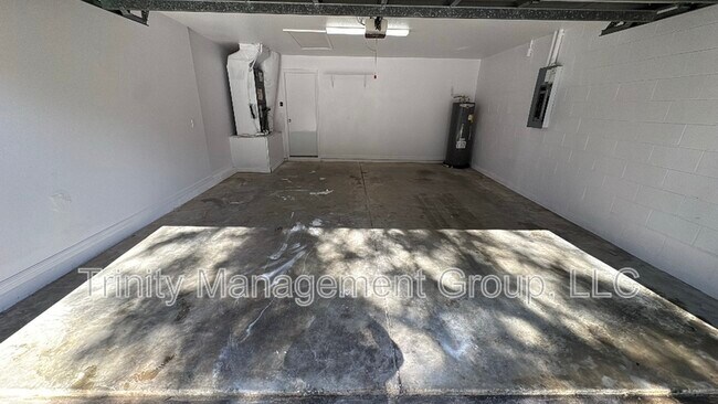 Building Photo - 1 Redwood Track Ln